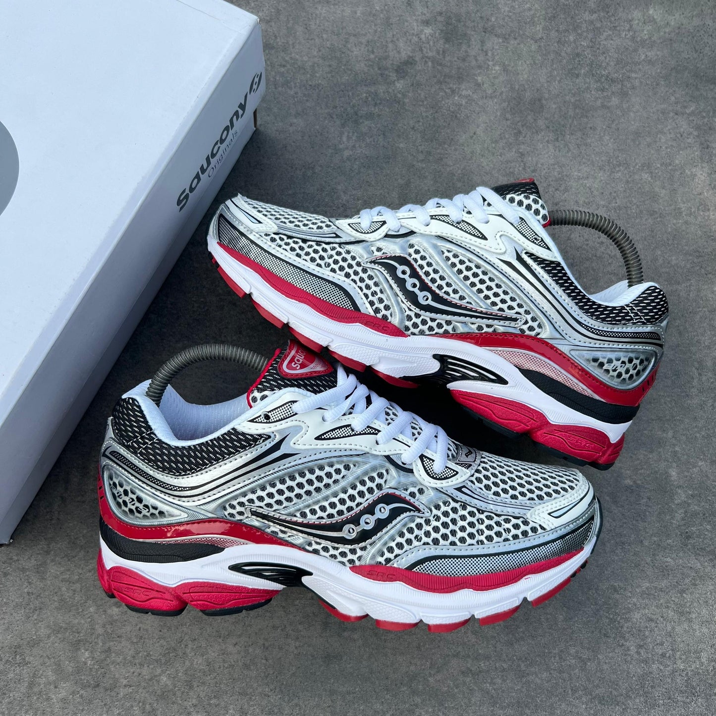 SAUCONY PRO GRID OMNI WHITE SILVER GRID