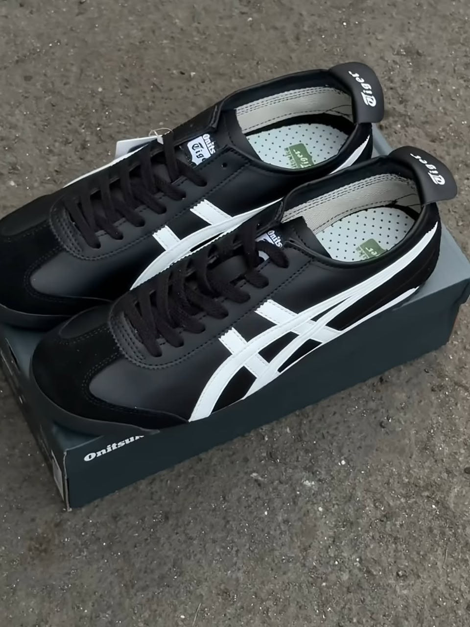 ONITSUKA TIGER MEXICO 66 (white/black)