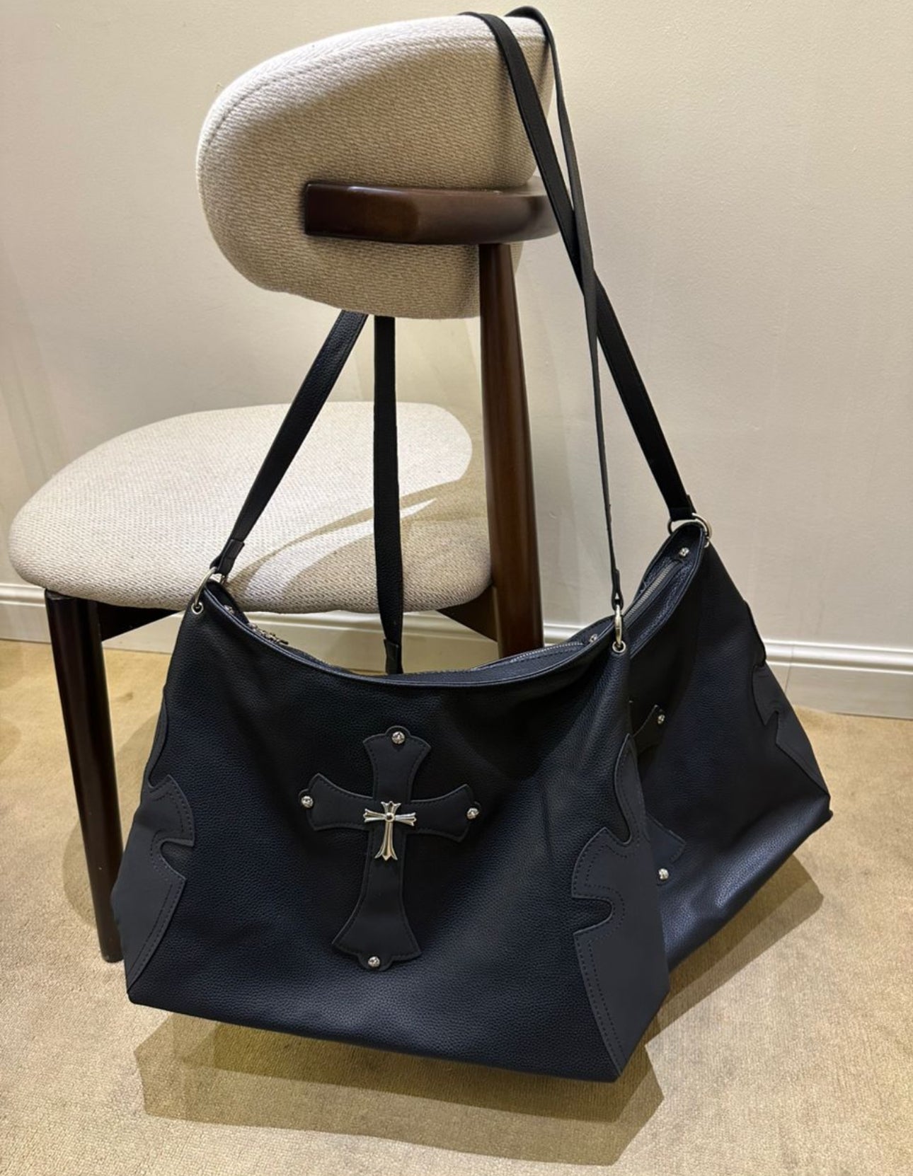 chome  hearts leather bag